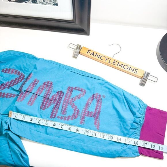 Zumba Wear NWT! Women's Up Down Cargo Capri Pants Lagoon Blue & Purple Size S - Picture 6 of 6